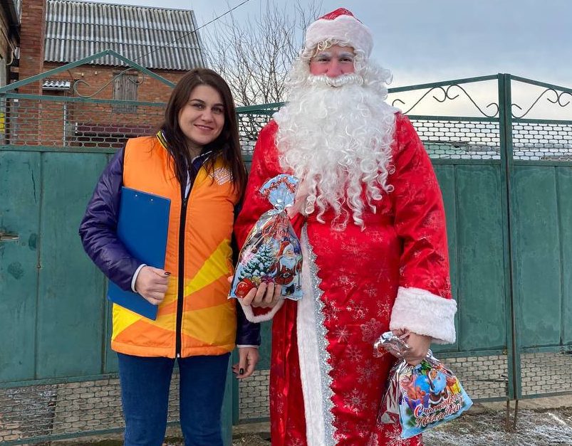 Дедушка ура. Дед Мороз. Дед Мороз для детей. Дед Мороз и Снегурочка. Подарки Деда Мороза