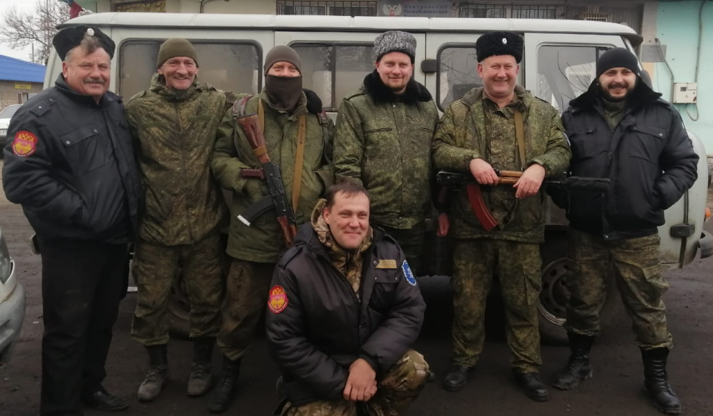 Сестры корниенко волонтеры. Волонтеры на передовой. Бойцы донбасса. Бойцы донбасса. Волонтеры на передовой.