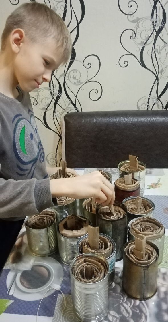 Мастер класс блиндажная свеча. Мастер класс по изготовлению блиндажных свечей. Жестяные банки для блиндажных свечей. Жестяные банки для окопных свечей. Изготовление блиндажных свечей.