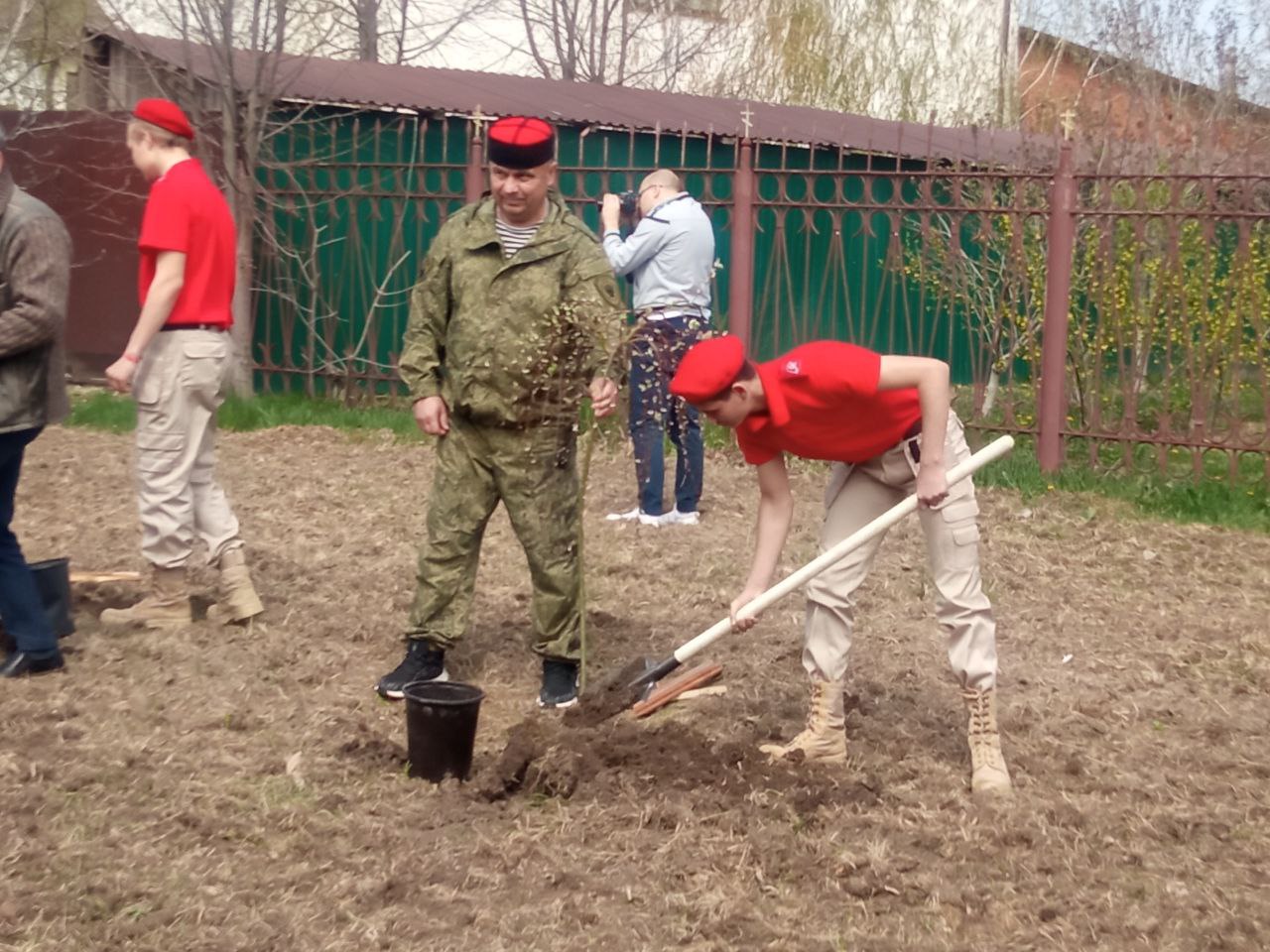 Можно ли сажать деревья в вербное воскресенье. Аллея памяти. Сво Вербное. С казачьим Вербным воскресеньем. Вербное воскресенье нацизм.